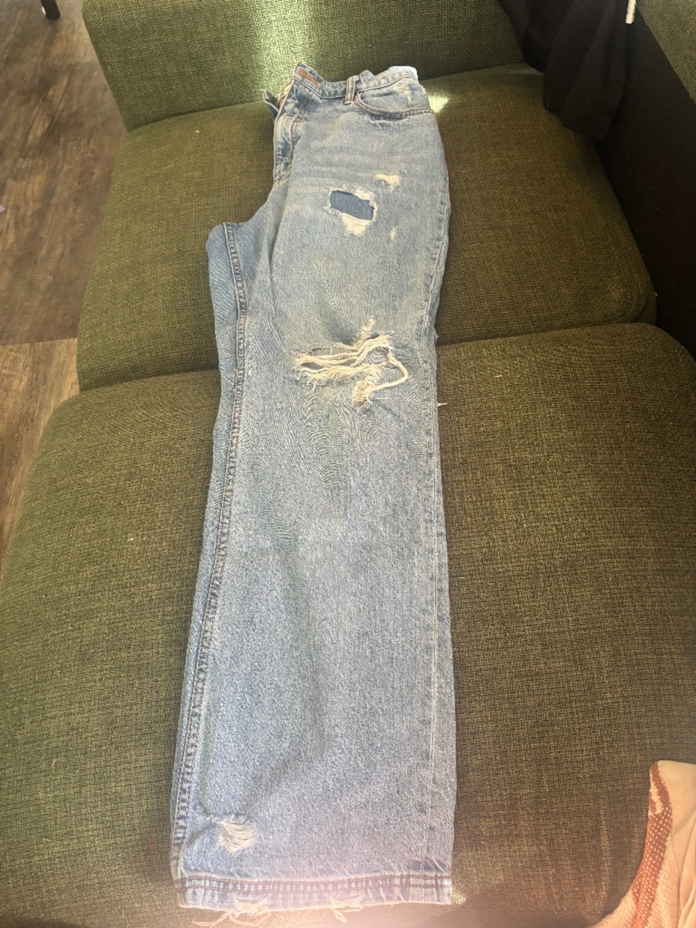 Free People We The Free Distressed Jeans Size 33 – Light Wash Ripped Denim
